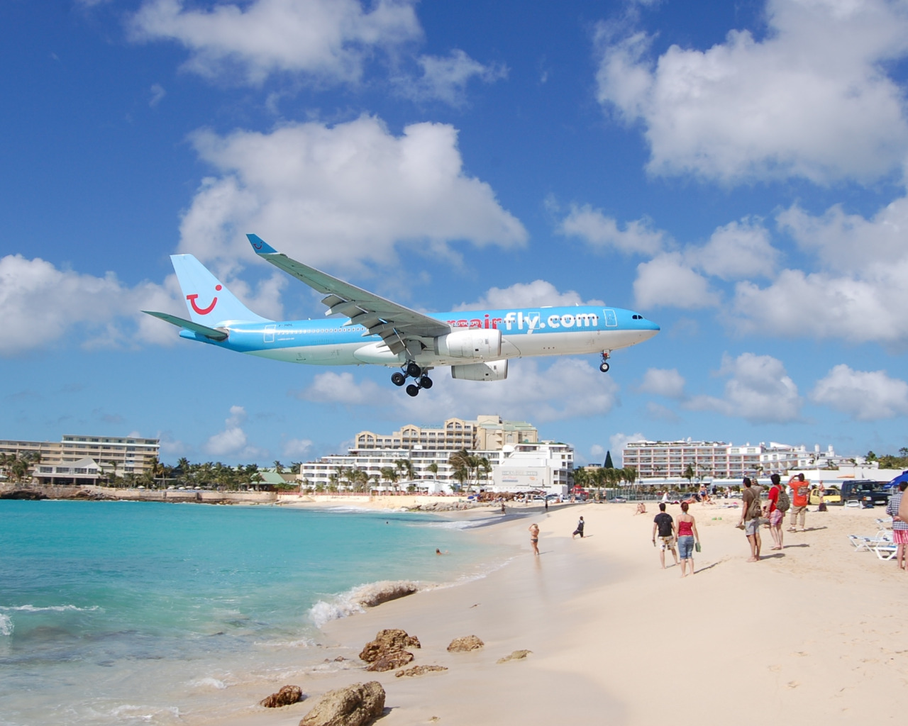 Скачать обои пляж, фото, самолёт, Maho Beach, St Maarten, раздел ситуации в...