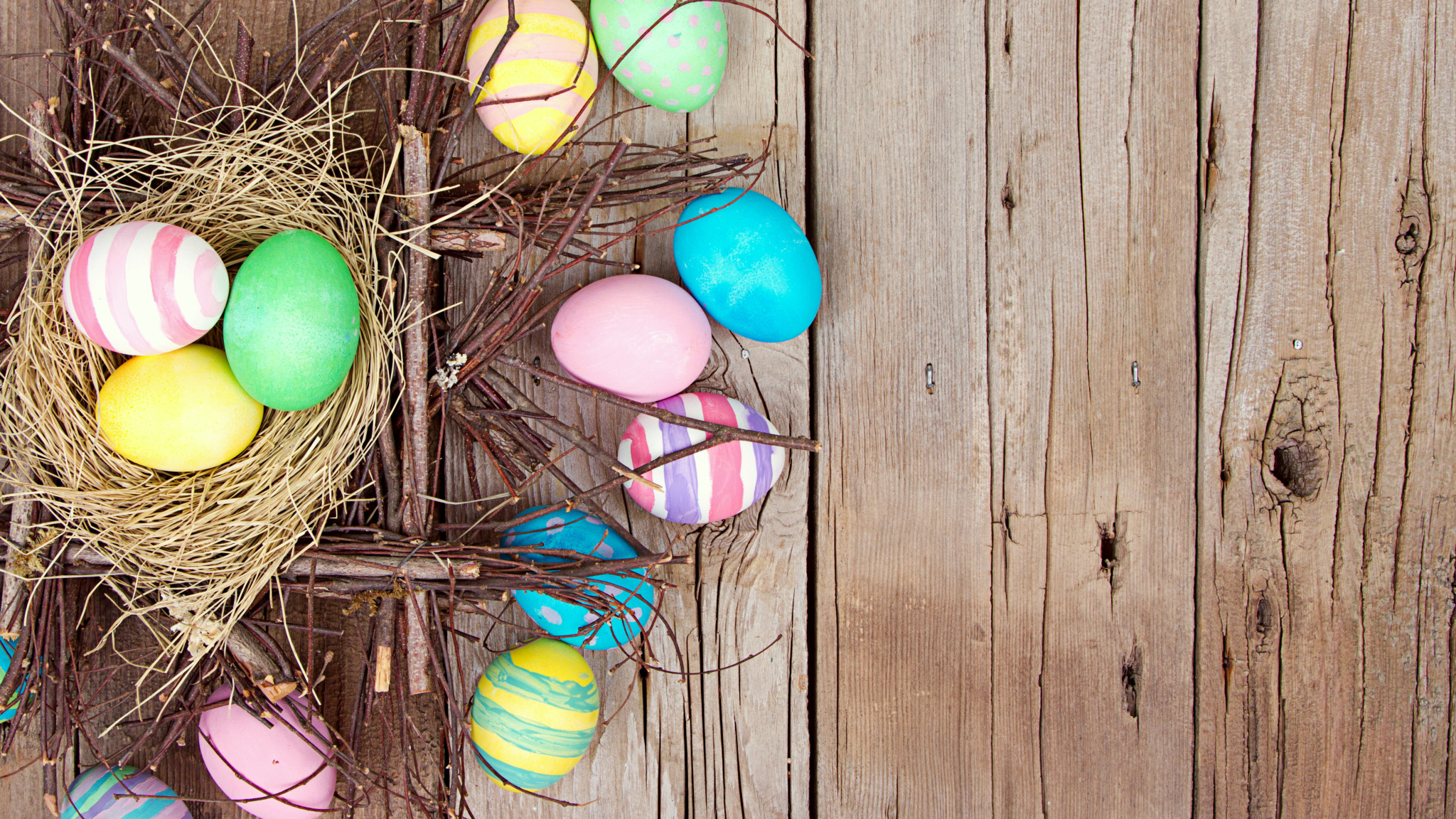 Скачать обои яйца, пасха, wood, крашеные, eggs, easter, раздел праздники в ...