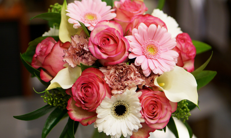 bouquets-gerberas-roses-rozy.jpg