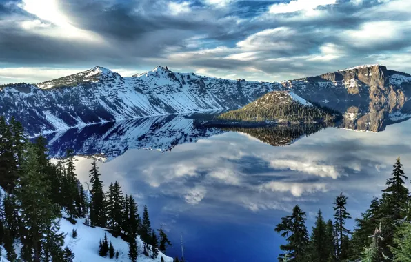 Картинка зима, вода, снег, деревья, горы, озеро, отражение, США, Crater Lake National Park