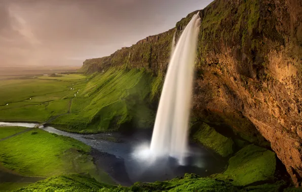 Картинка зелень, скалы, водопад, тропа, речка, мостик, Исландия, Seljalandsfoss waterfall