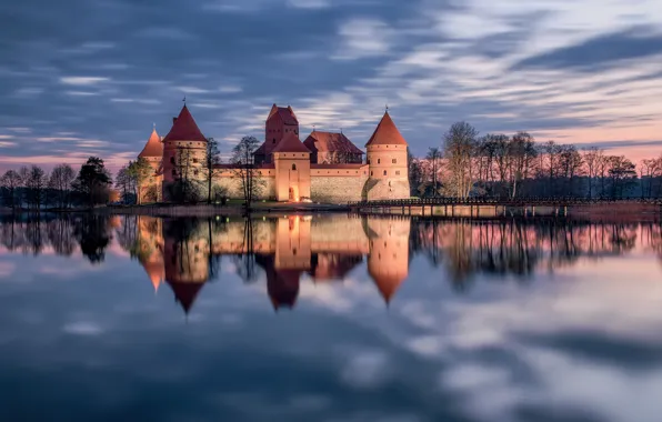 Картинка закат, озеро, отражение, замок, Литва, Тракай, Trakai, Lithuania