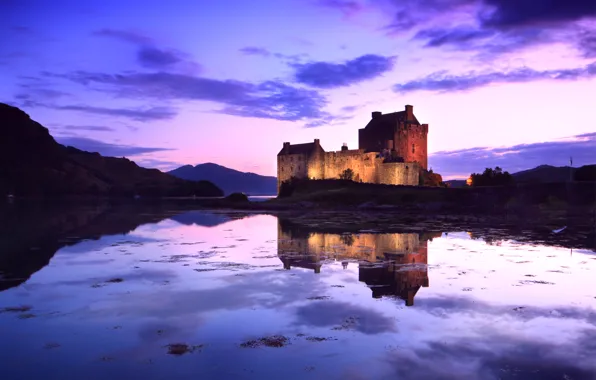 Картинка небо, вода, облака, мост, пруд, отражение, замок, сиреневый, вечер, Шотландия, подсветка, Великобритания, крепость, Scotland, Great …