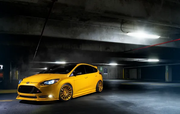 Картинка Ford, фокус, парковка, Focus, форд, yellow, люминесцентная лампа, front