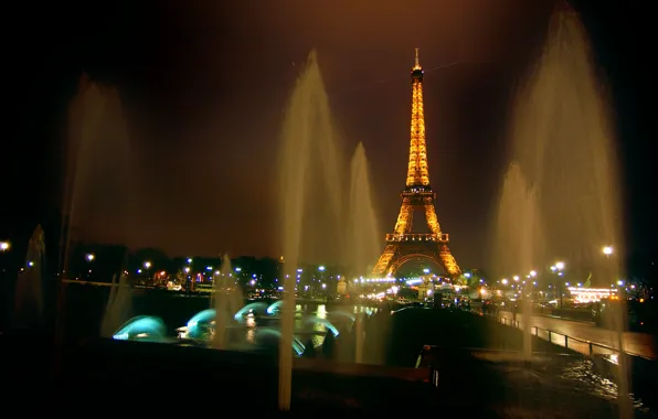 Картинка ночь, огни, башня, париж, франция, фонтаны, эйфелева