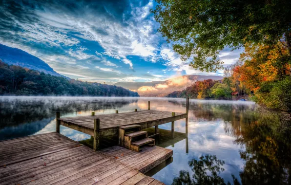 Картинка осень, лес, облака, деревья, природа, туман, река, причал, дымка, США