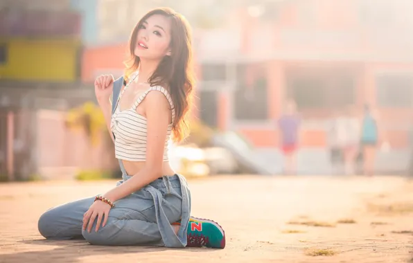 Картинка джинсы, кроссовки, восточная девушка, Chole Leung