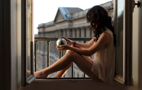 Картинка девушка, шар, окно, Alexiane