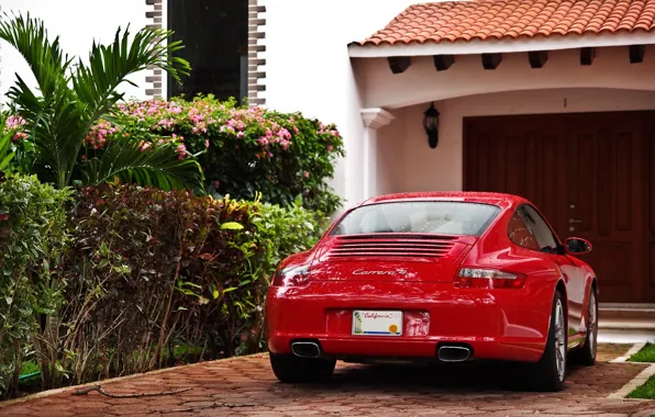 Картинка красный, гараж, Porsche, Порш, Порше, кусты, Porsche Carrera 4