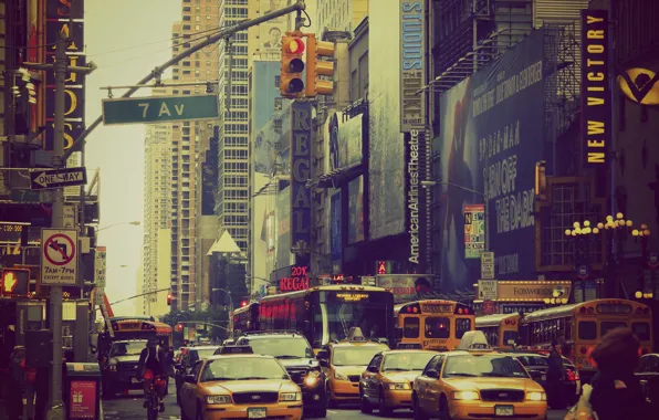 Картинка Нью-Йорк, знаки, светофор, такси, автобус, Манхэттен, автомобили, быт, пешеходный переход, Соединенные Штаты