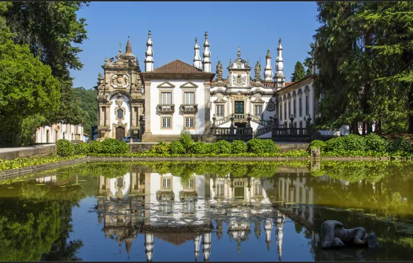 Картинка зелень, вода, деревья, дом, пруд, отражение, Португалия, архитектура, особняк, кусты, Portugal, Vila Real, Вила-Реал