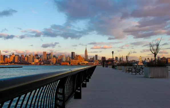 Картинка вода, закат, city, город, вечер, набережная, небоскрёбы, new york, нью йорк
