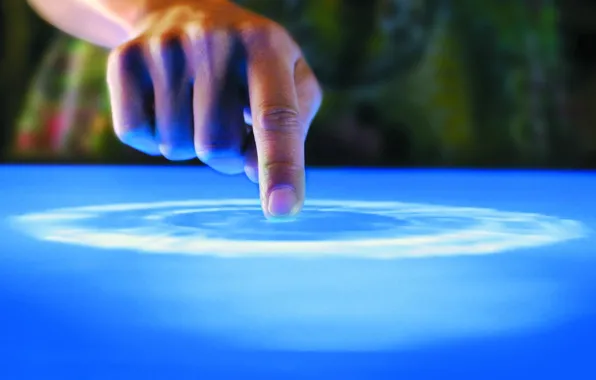 Картинка синий, стол, палец, Microsoft, Surface