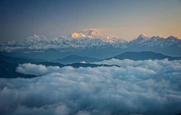 Картинка облака, горы, утро, горный массив, Гималаи, གངས་ཆེན་མཛོད་ལྔ་, कंचनजंघा, कञ्चनजङ्घा, Kangchenjunga, Канченджанга
