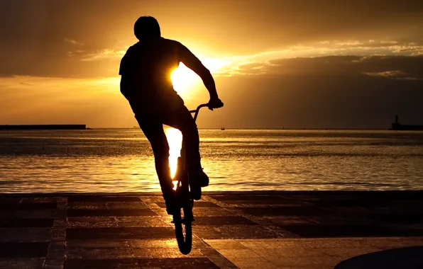 Картинка закат, велосипед, парень