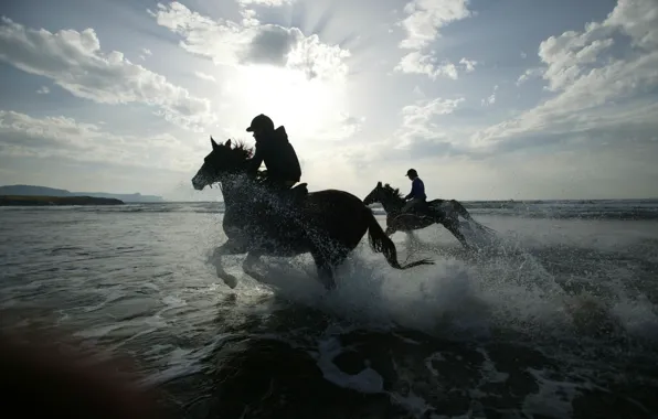 Картинка море, пляж, капли, брызги, природа, фото, фон, обои, лошади, наездники, изображение
