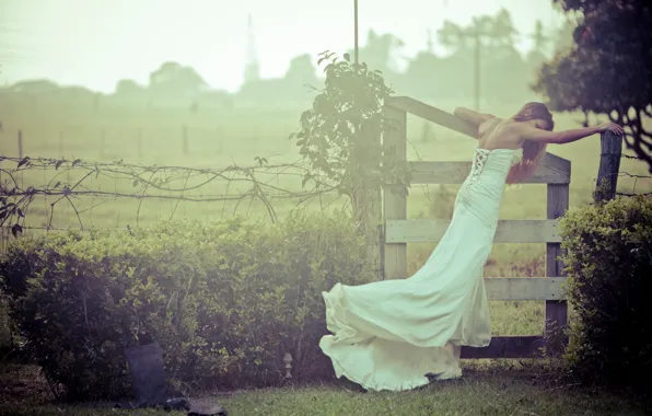 Картинка девушка, природа, забор, невеста, свадебное платье, wedding, bride