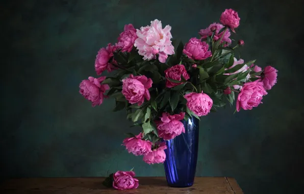 Картинка цветы, букет, ваза, розовые, синяя, пионы