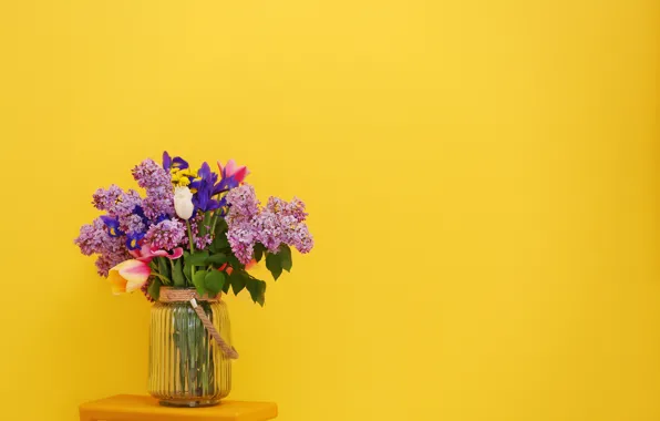 Картинка цветы, желтый, фон, букет, тюльпаны, ваза, сирень
