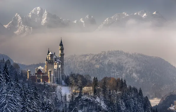 Картинка зима, небо, облака, снег, деревья, горы, Германия, Бавария, замок Нойшванштайн