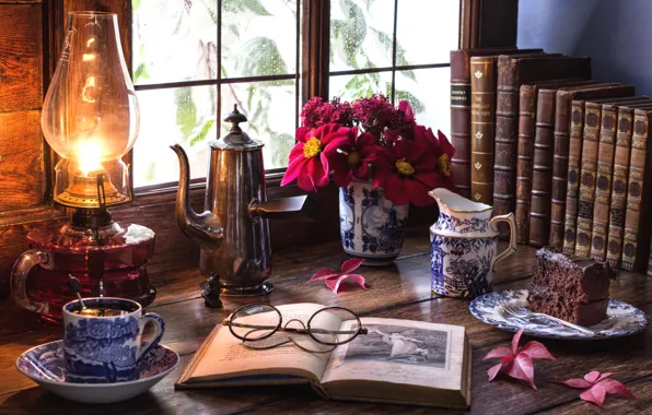 Картинка чай, лампа, букет, окно, очки, торт, книга, натюрморт, молочник