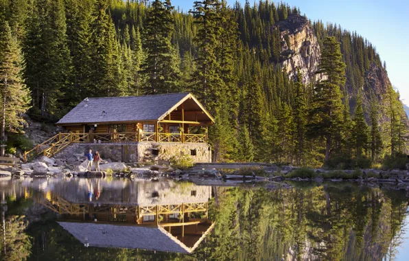 Картинка лес, вода, деревья, горы, озеро, дом, отражение, камни, люди, скалы, берег, Канада, красиво, Banff National …