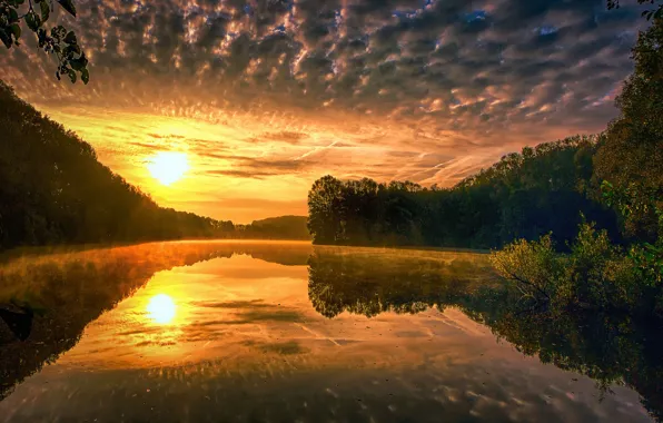 Картинка небо, солнце, облака, деревья, закат, природа, озеро, отражение, река