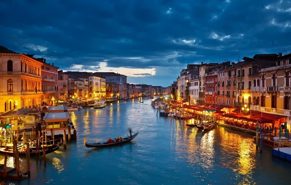 Картинка облака, огни, дома, лодки, вечер, канал, венеция, гондолы
