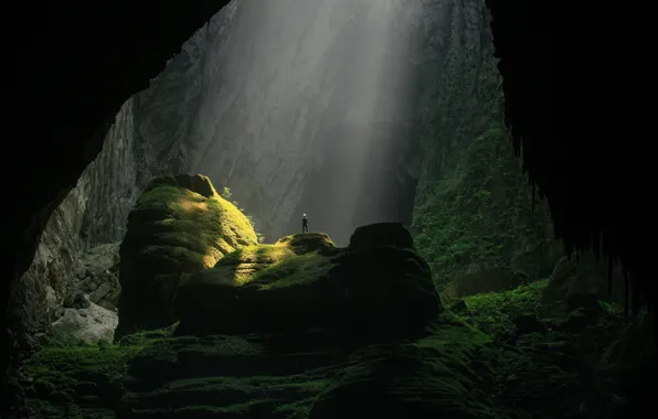 Картинка свет, скалы, человек, пещера, Вьетнам