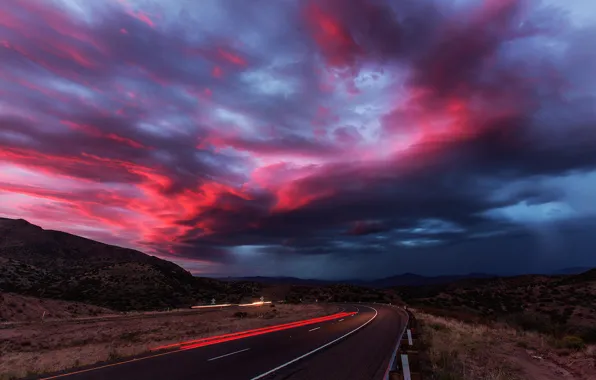 Картинка дорога, лето, небо, облака, свет, закат, машины, пустыня, трасса, вечер, выдержка, Аризона, США, штат, Секонд-Меса
