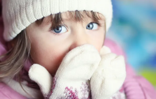 Картинка взгляд, девочка, голубые глаза, шапочка, варежки, вязка