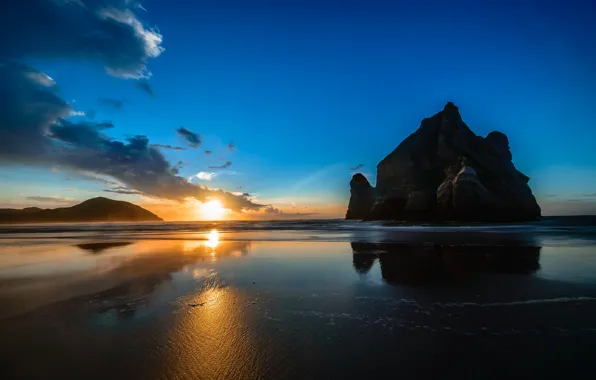 Картинка песок, пляж, скала, рассвет, Новая Зеландия, Wharikiri Beach