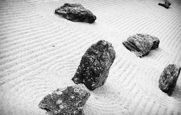 Картинка песок, камни, черно-белая