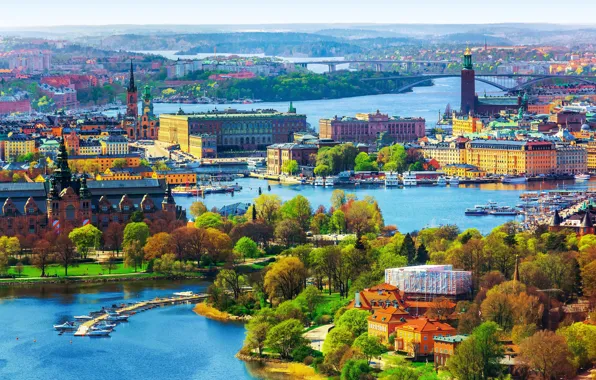 Картинка деревья, пейзаж, город, река, дома, лодки, панорама, Швеция, мосты, Stockholm