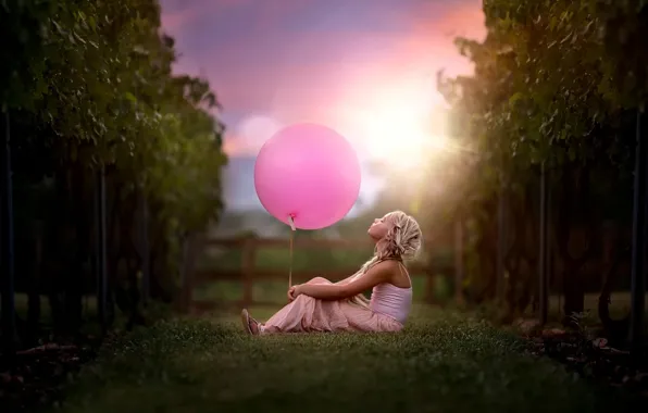 Картинка шарик, девочка, лоза, child and vineyard