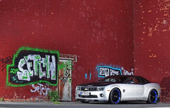 Картинка граффити, тюнинг, Chevrolet, Camaro, кирпичная стена