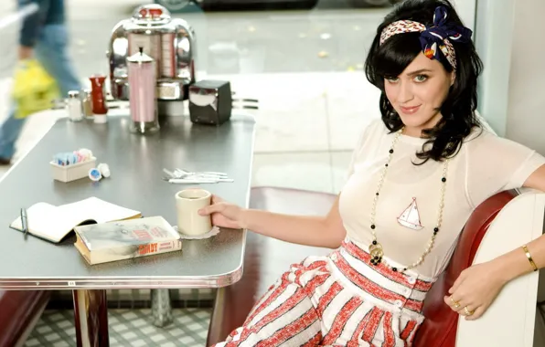 Картинка взгляд, улыбка, кафе, Кэти Перри, Katy Perry, певица, форма, столик