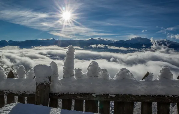 Картинка зима, солнце, снег, горы, забор