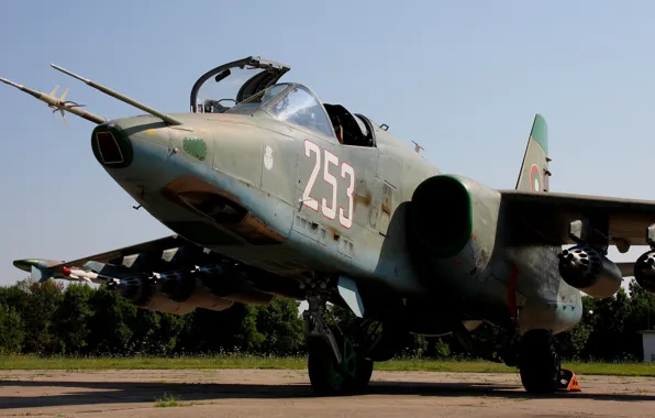 Картинка штурмовик, аэродром, дозвуковой, бронированный, &quot;Грач&quot;, Sukhoi Су-25