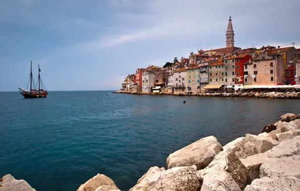 Картинка камни, здания, яхта, набережная, Хорватия, Istria, Croatia, Адриатическое море, Ровинь, Rovinj, Adriatic Sea, Истрия