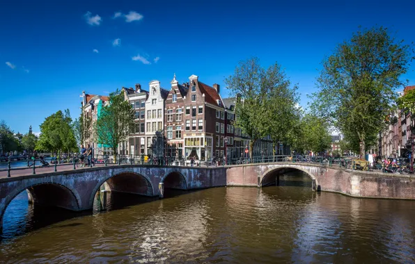 Картинка лето, небо, деревья, мост, велосипед, люди, дома, Амстердам, канал, Нидерланды, amsterdam