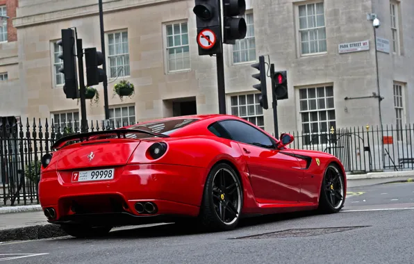Картинка красный, город, суперкар, ferrari, феррари, 599 GTO