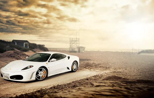 Картинка песок, пляж, белая, Ferrari, white, феррари, блик, front, F-430