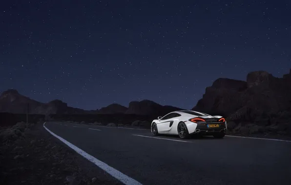 Картинка дорога, авто, белый, небо, McLaren, звёзды, суперкар, 570GT