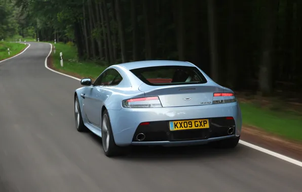 Картинка авто, Aston Martin, Vantage, вид сзади, V12