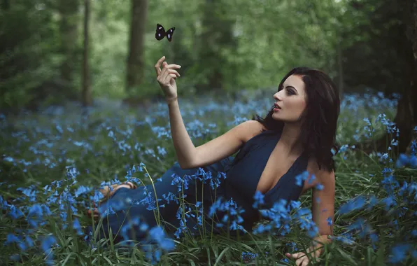 Картинка девушка, бабочка, цветочки, Amy Spanos