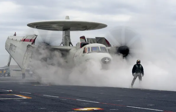 Картинка дым, палуба, самолёт, палубный, Hawkeye, дальнего, обнаружения, радиолокационного, E-2C