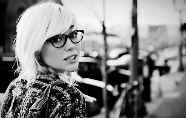 Картинка чёрно-белое, очки, блондинка, красавица, веснушки, Devon Jade