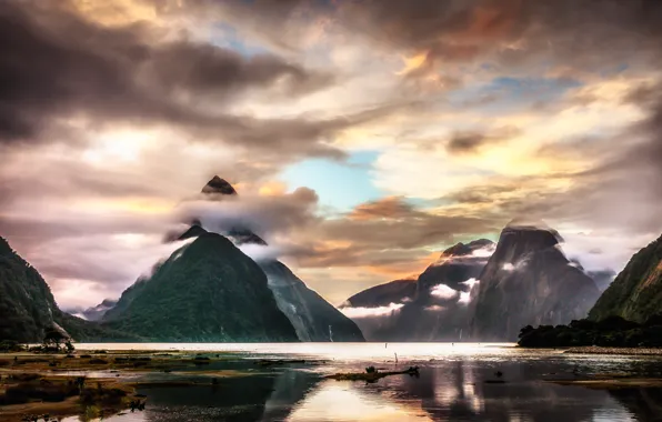 Картинка облака, горы, озеро, Новая Зеландия, New Zealand, mountains, clouds, lake, Milford Sound, Милфорд Саунд
