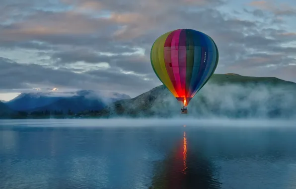 Картинка mountains, clouds, lake, morning, fog, hill, sunrise, balloon, extreme sport
